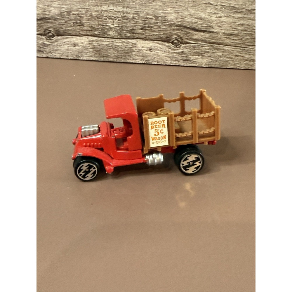 Johnny Lightning "Root Beer Wagon" Red Mack C-Cab Delivery Truck 1/64 Scale
